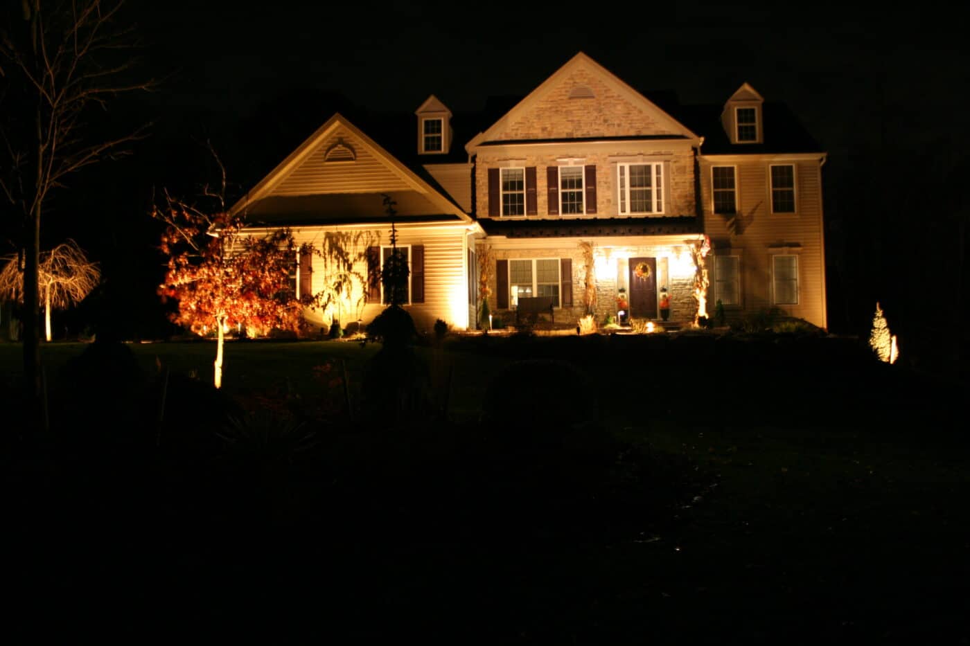 front of home outdoor accent lighting ideas
