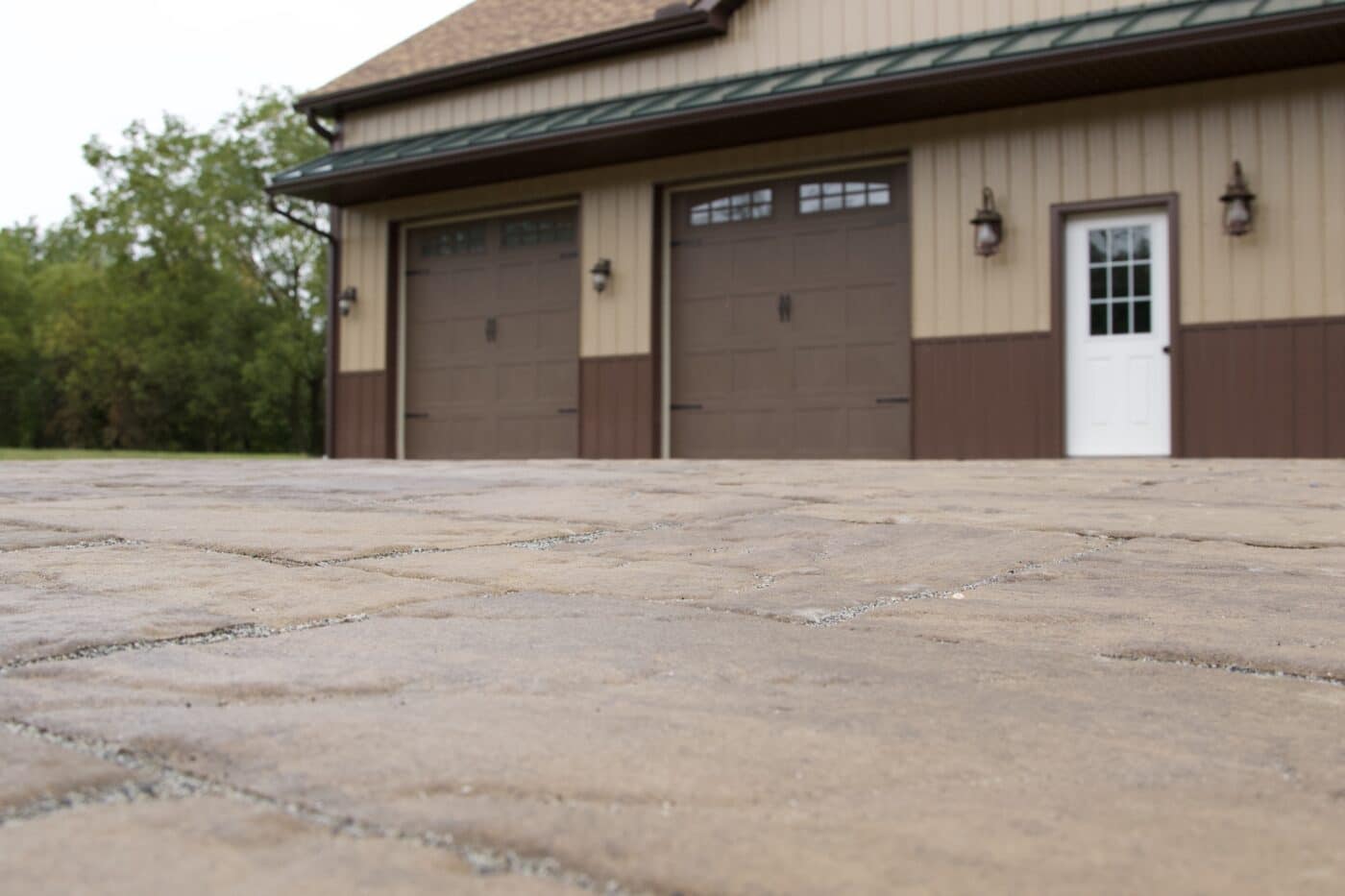 permeable driveway in elizabethtown pa with centerpiece