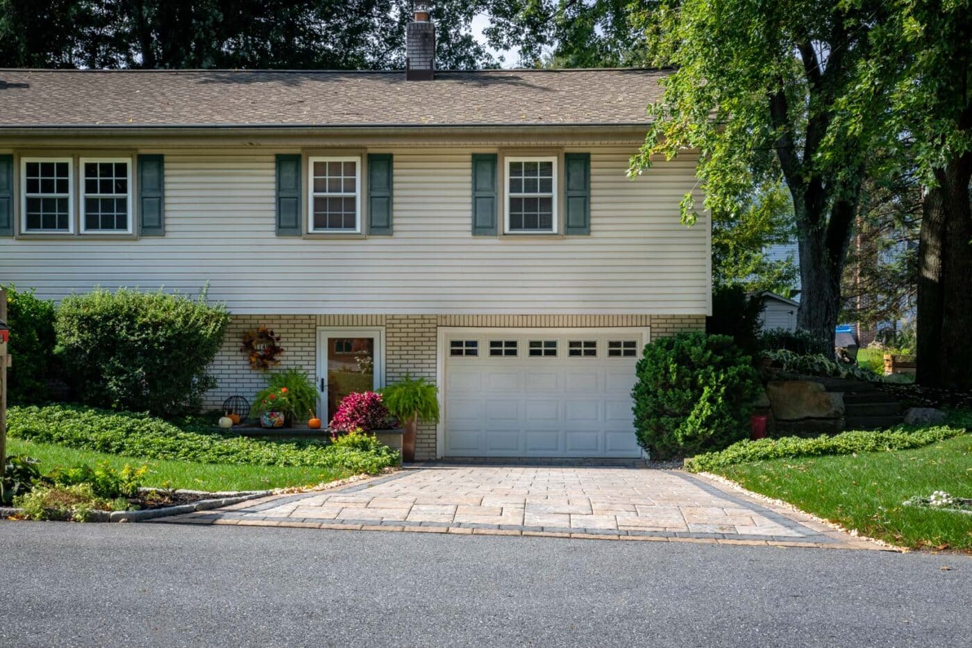 sloped paver driveway